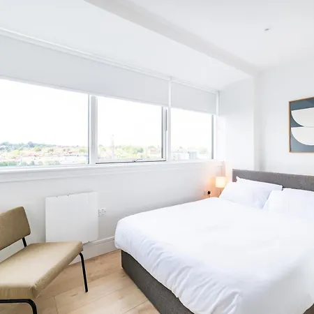 Stylish Retreats On Olympic Way Apartment London Exterior photo