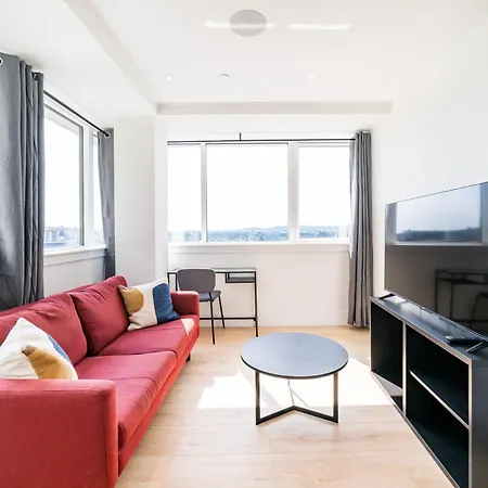 Stylish Retreats On Olympic Way Apartment London Exterior photo