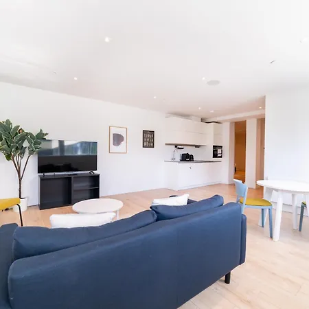 Stylish Retreats On Olympic Way Apartment London Exterior photo