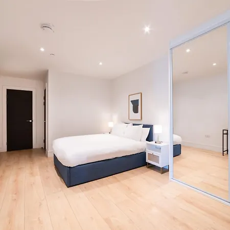 Stylish Retreats On Olympic Way Apartment London Exterior photo