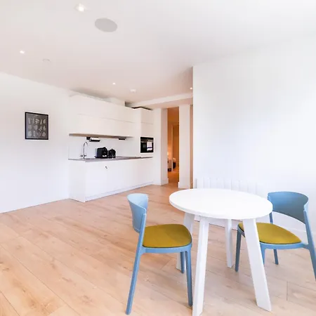 Stylish Retreats On Olympic Way Apartment London Exterior photo