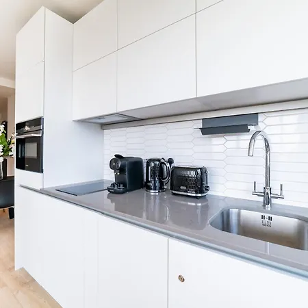 Stylish Retreats On Olympic Way Apartment London Exterior photo