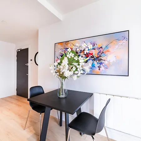 Stylish Retreats On Olympic Way Apartment London Exterior photo