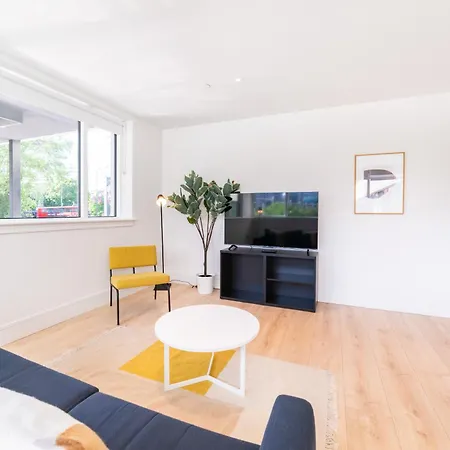 Stylish Retreats On Olympic Way Apartment London Exterior photo