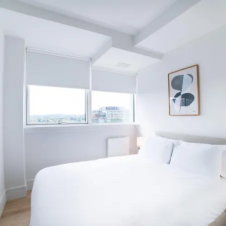 Stylish Retreats On Olympic Way Apartment London Exterior photo