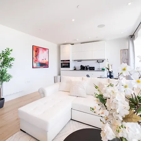 Stylish Retreats On Olympic Way Apartment London Exterior photo