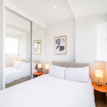 Stylish Retreats On Olympic Way Apartment London Exterior photo