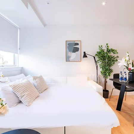 Stylish Retreats On Olympic Way Apartment London Exterior photo