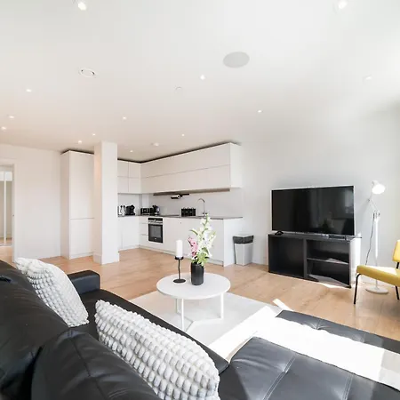 Stylish Retreats On Olympic Way Apartment London Exterior photo