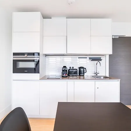 Stylish Retreats On Olympic Way Apartment London Exterior photo