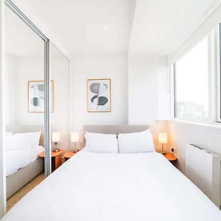 Stylish Retreats On Olympic Way Apartment London Exterior photo