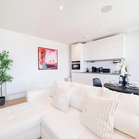 Stylish Retreats On Olympic Way Apartment London Exterior photo