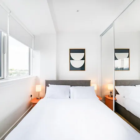 Stylish Retreats On Olympic Way Apartment London Exterior photo