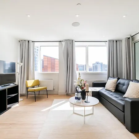 Stylish Retreats On Olympic Way Apartment London Exterior photo
