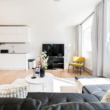 Stylish Retreats On Olympic Way Apartment London Exterior photo