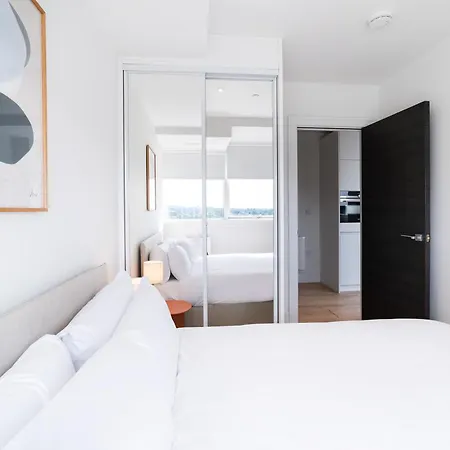 Stylish Retreats On Olympic Way Apartment London Exterior photo