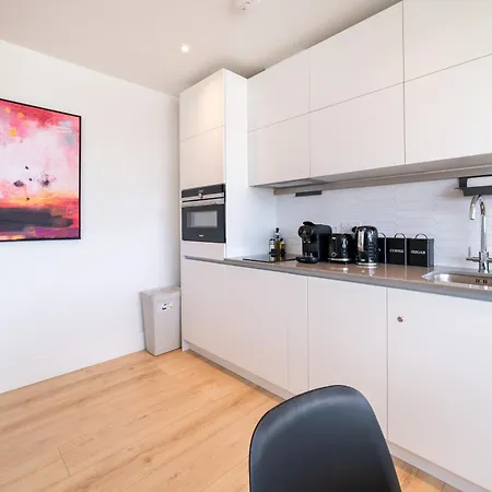 Stylish Retreats On Olympic Way Apartment London Exterior photo