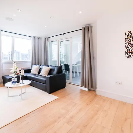 Stylish Retreats On Olympic Way Apartment London Exterior photo