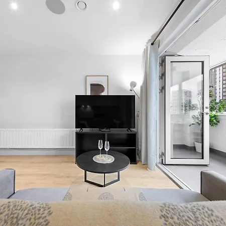 Stylish Retreats On Olympic Way Apartment London Exterior photo