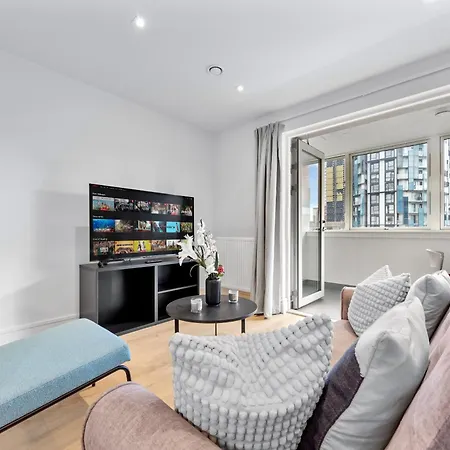Stylish Retreats On Olympic Way Apartment London Exterior photo