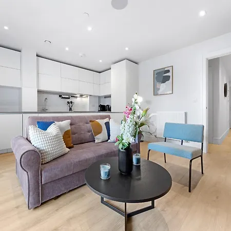 Stylish Retreats On Olympic Way Apartment London Exterior photo