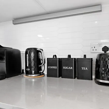 Stylish Retreats On Olympic Way Apartment London Exterior photo