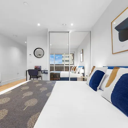 Stylish Retreats On Olympic Way Apartment London Exterior photo