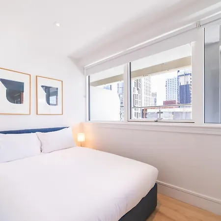 Stylish Retreats On Olympic Way Apartment London Exterior photo