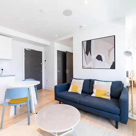 Stylish Retreats On Olympic Way Apartment London Exterior photo