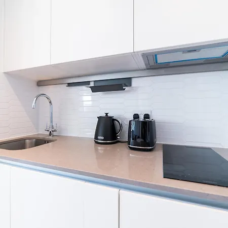 Stylish Retreats On Olympic Way Apartment London Exterior photo