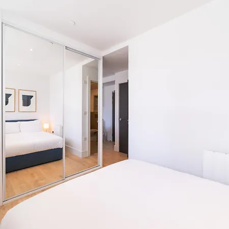 Stylish Retreats On Olympic Way Apartment London Exterior photo