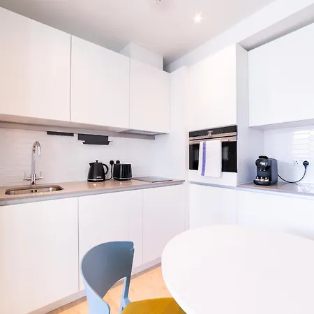 Stylish Retreats On Olympic Way Apartment London Exterior photo