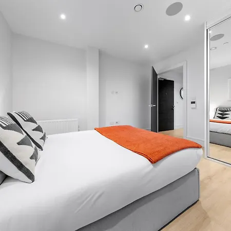 Stylish Retreats On Olympic Way Apartment London Exterior photo