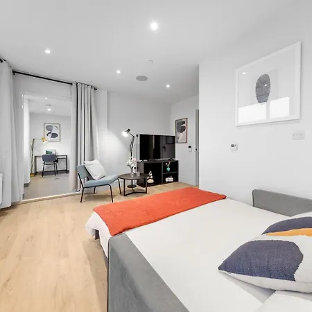 Stylish Retreats On Olympic Way Apartment London Exterior photo