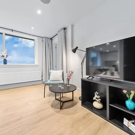 Stylish Retreats On Olympic Way Apartment London Exterior photo
