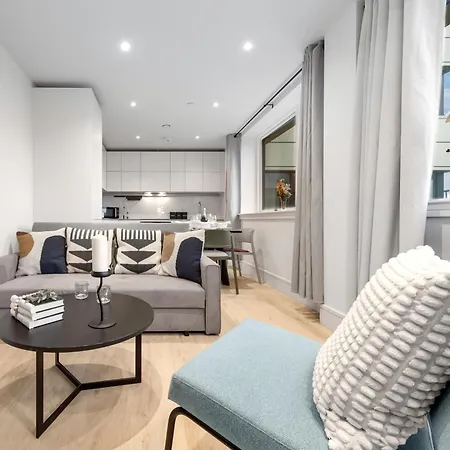 Stylish Retreats On Olympic Way Apartment London Exterior photo