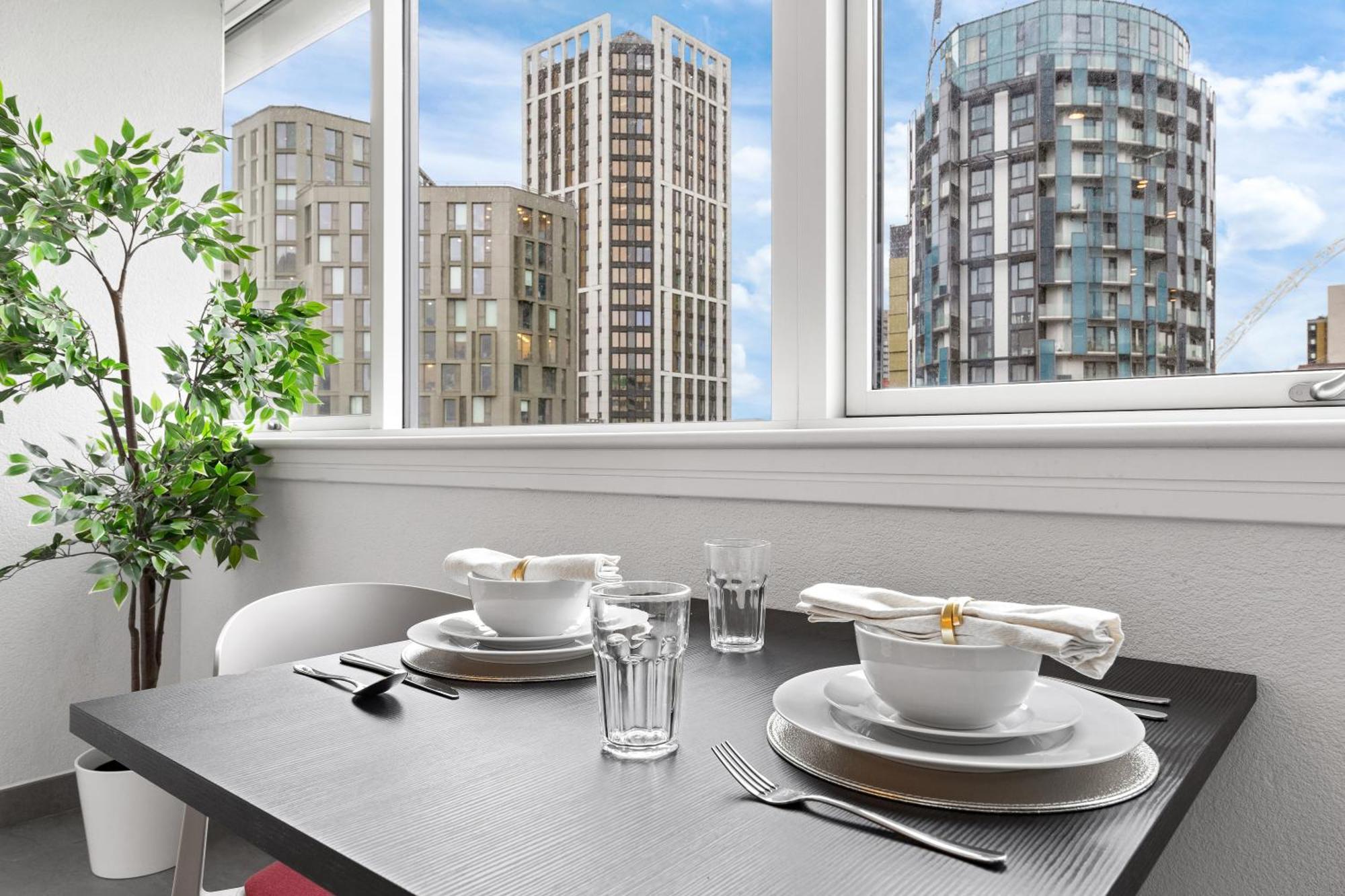 Stylish Retreats On Olympic Way Apartamento